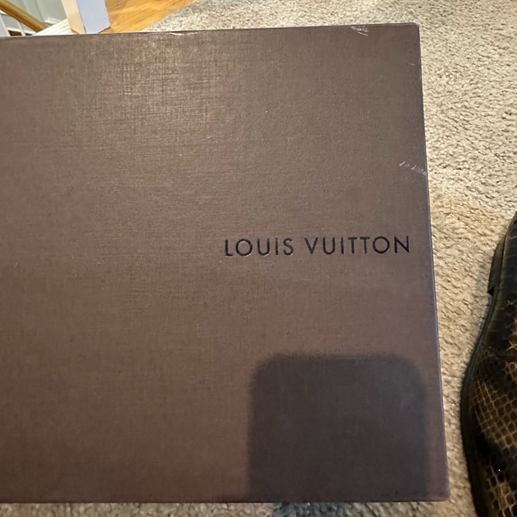 LV men’s snake skin dress shoes. Never worn !! Super fashionable. 100% real - Picture 2 of 3